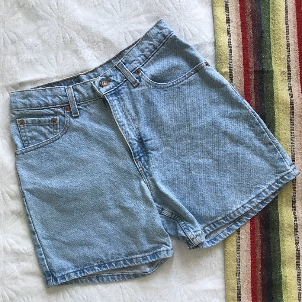 Vintage Levi’s High Rise “Mom” Shorts